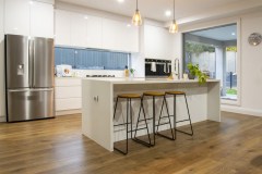 eating area in kitchen